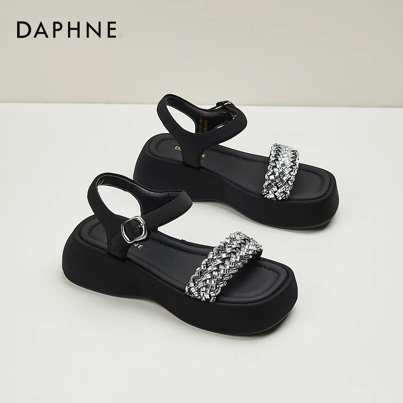 达芙妮女鞋银色厚底软底凉拖鞋2025夏季外穿一字扣露趾沙滩凉鞋子