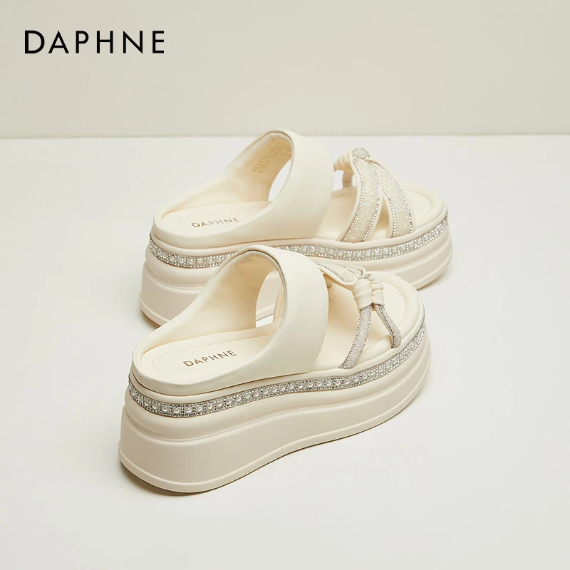 达芙妮女鞋厚底松糕凉拖鞋2025夏季新款外穿百搭时尚增高坡跟凉鞋