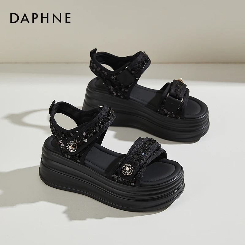 达芙妮女鞋软底松糕凉鞋2025夏季外穿露趾亮片魔术贴透气沙滩凉鞋