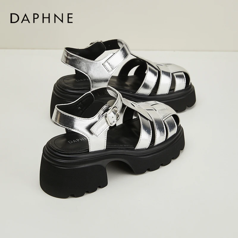 达芙妮女鞋厚底镂空罗马凉鞋2025夏季外穿银色粗跟增高包头凉鞋子