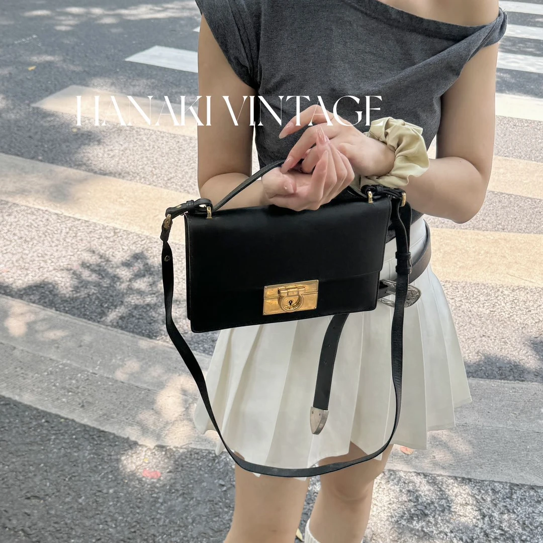 95新 FERRAGAMO/菲拉格慕 花绮中古/菲拉格慕黑金邮差包