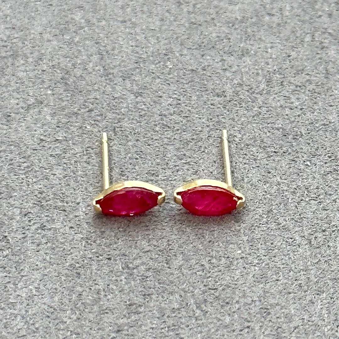 T库茵 叭哒不惑 18K金红宝石耳钉（3*6mm）红宝石40分