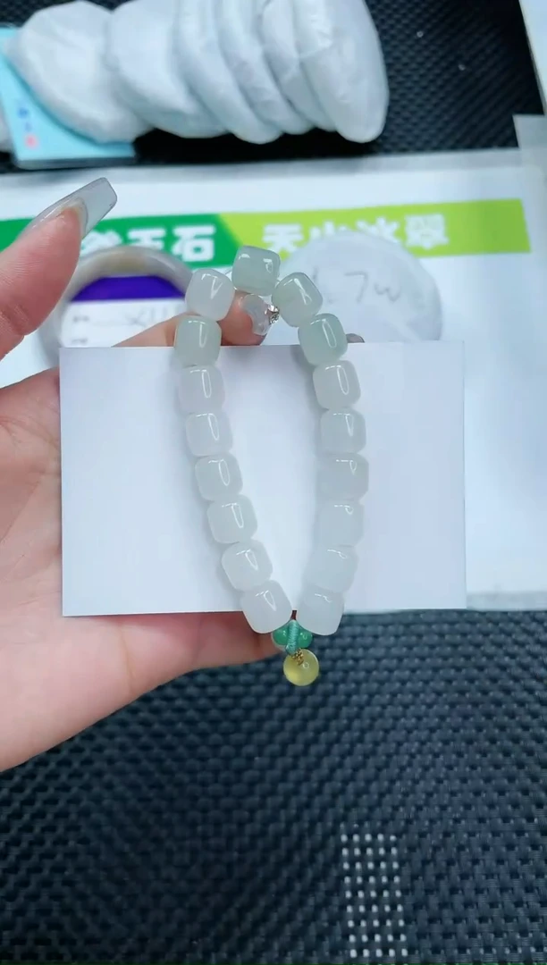 【闪购商品】石英质玉手镯未镶嵌白色手串SL88颜色随机