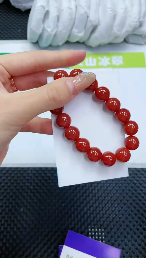 【闪购商品】石英质玉手镯未镶嵌红色玛瑙手串