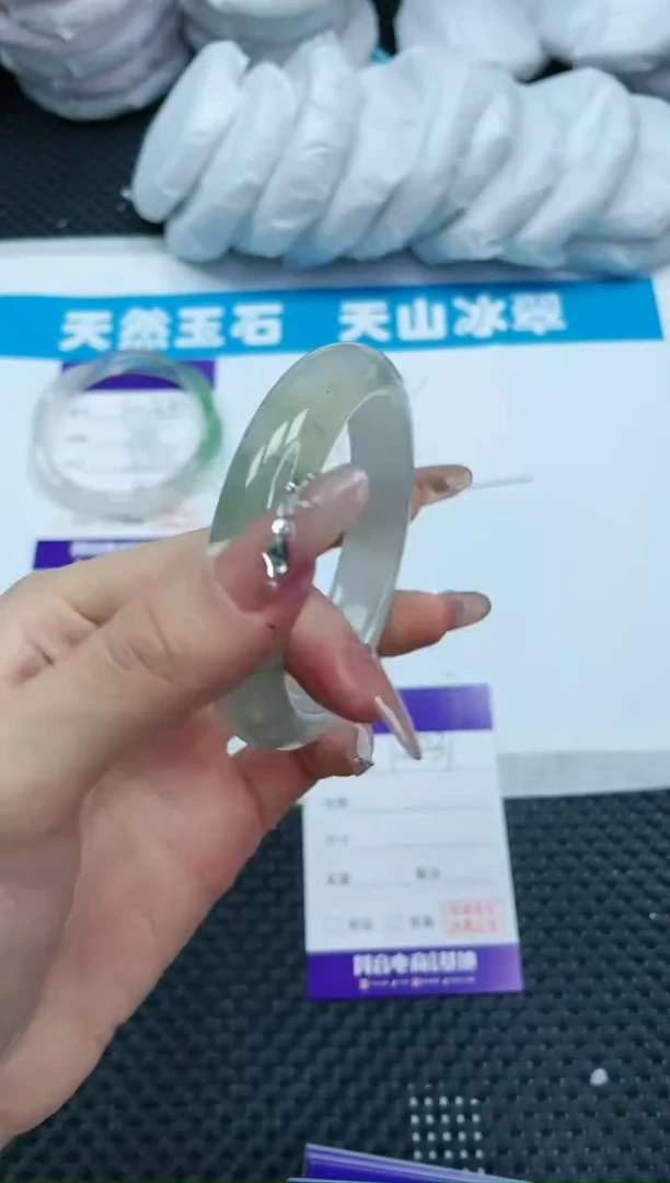 【闪购商品】石英质玉手镯未镶嵌25K231-56