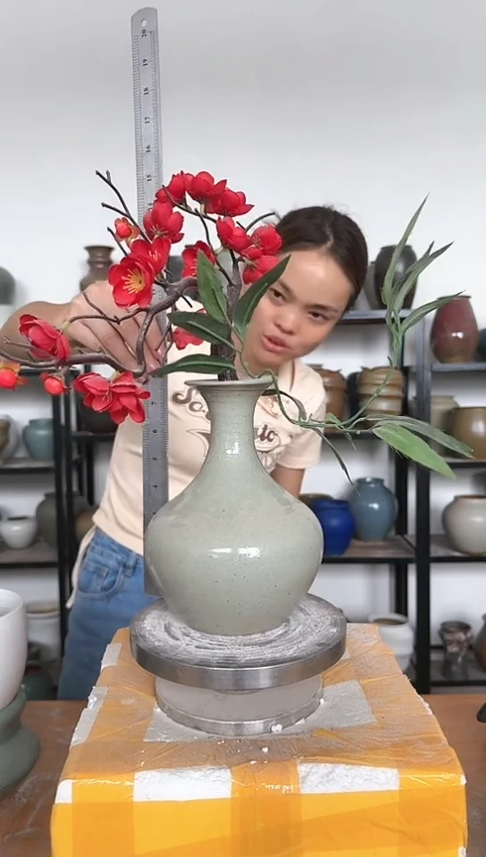 【闪购商品】陶瓷20CM以下26-高21口4瑕无孔（不含花束）