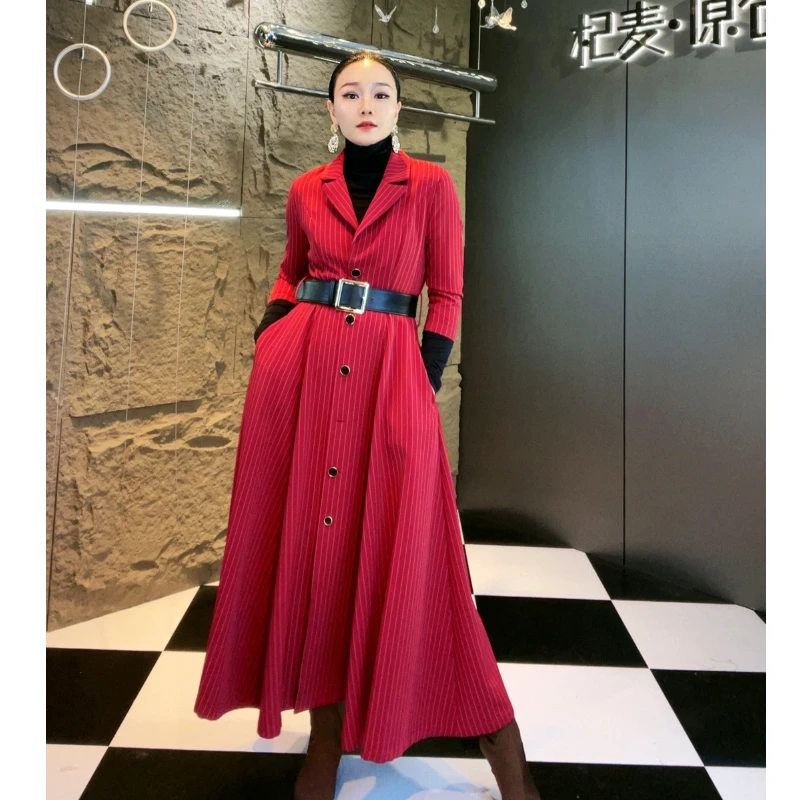 2024女装气质红色秋季翻领秋冬长袖风衣中长款连衣裙收腰高腰显瘦