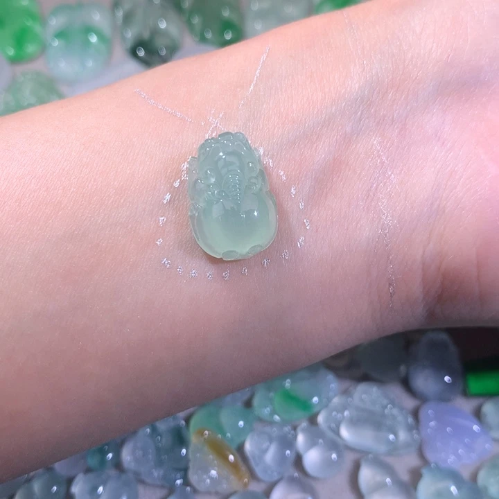 翡翠挂件未镶嵌貔貅