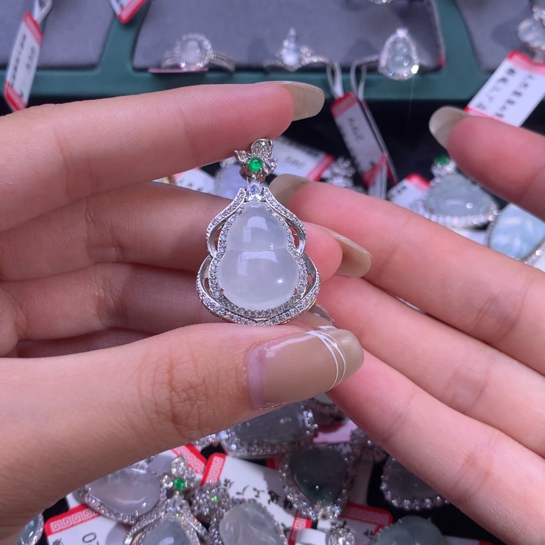 翡翠挂件银S925镶嵌葫芦