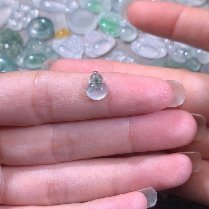 翡翠挂件未镶嵌葫芦
