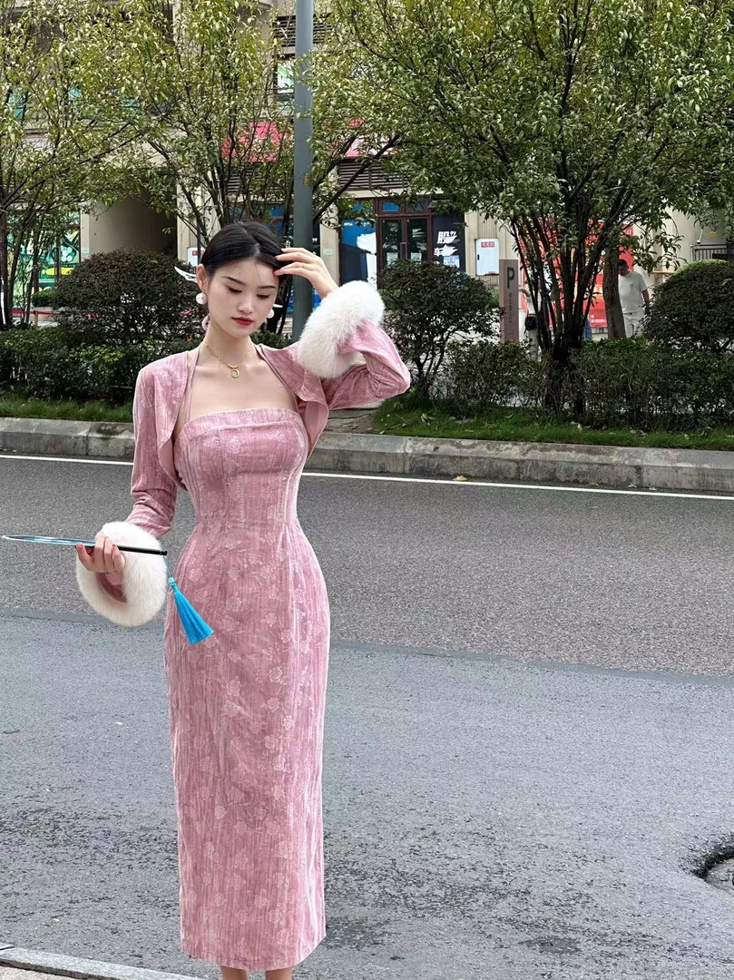 叁屿定制 月笼沙~新中式弹力丝绒挂脖裙＋坎肩外套两件套