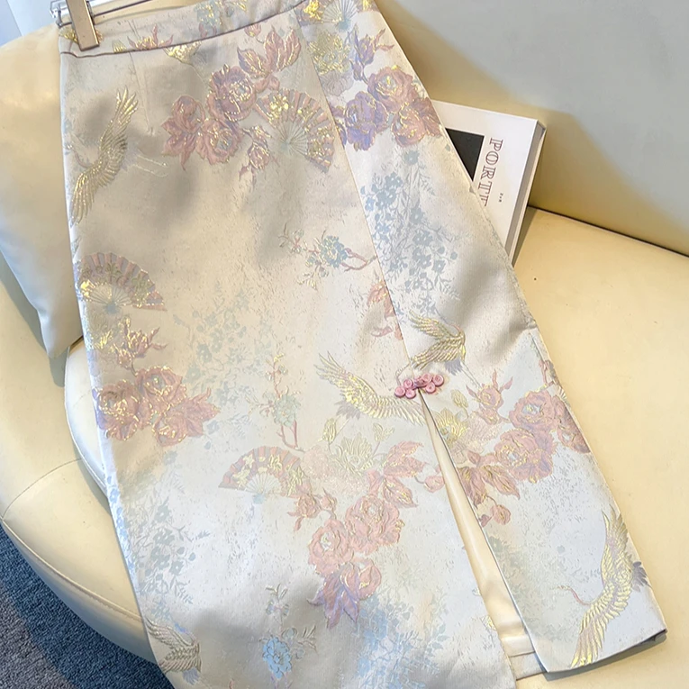 新中式国风半身裙女2025新款马面裙重工刺绣缎面包臀半裙