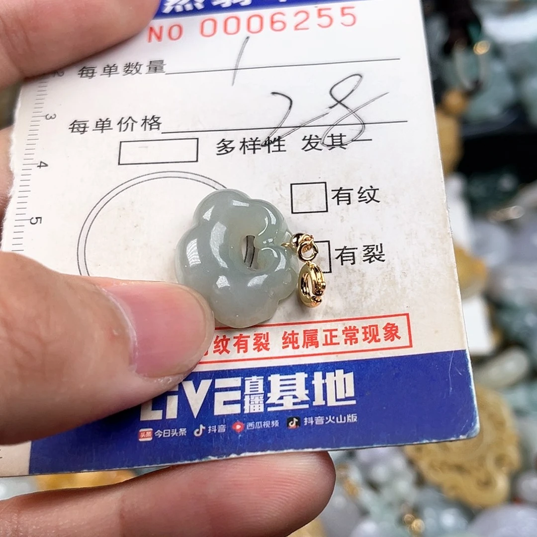 翡翠颈饰未镶嵌天然翡翠A货多样性发其中一件