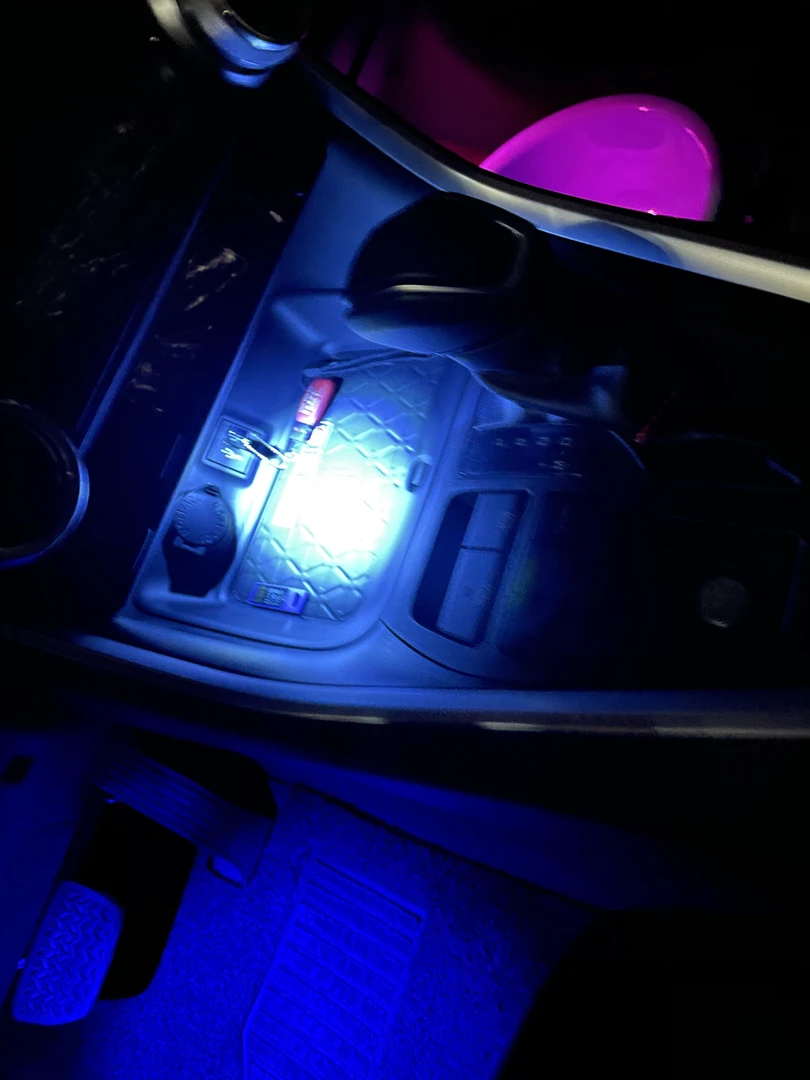 适用丰田RAV4荣放LED脚窝灯 威飒 威兰达 原车线束中控格灯加装