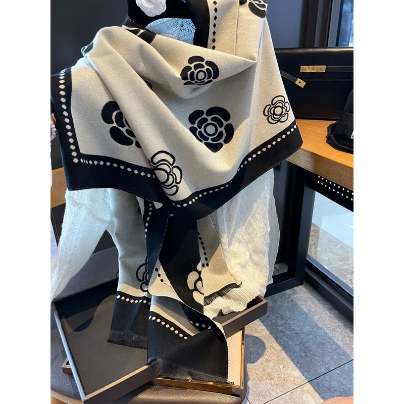 气质小香风格仿羊绒围巾女生冬季配大衣装饰保暖围脖两用长披肩厚