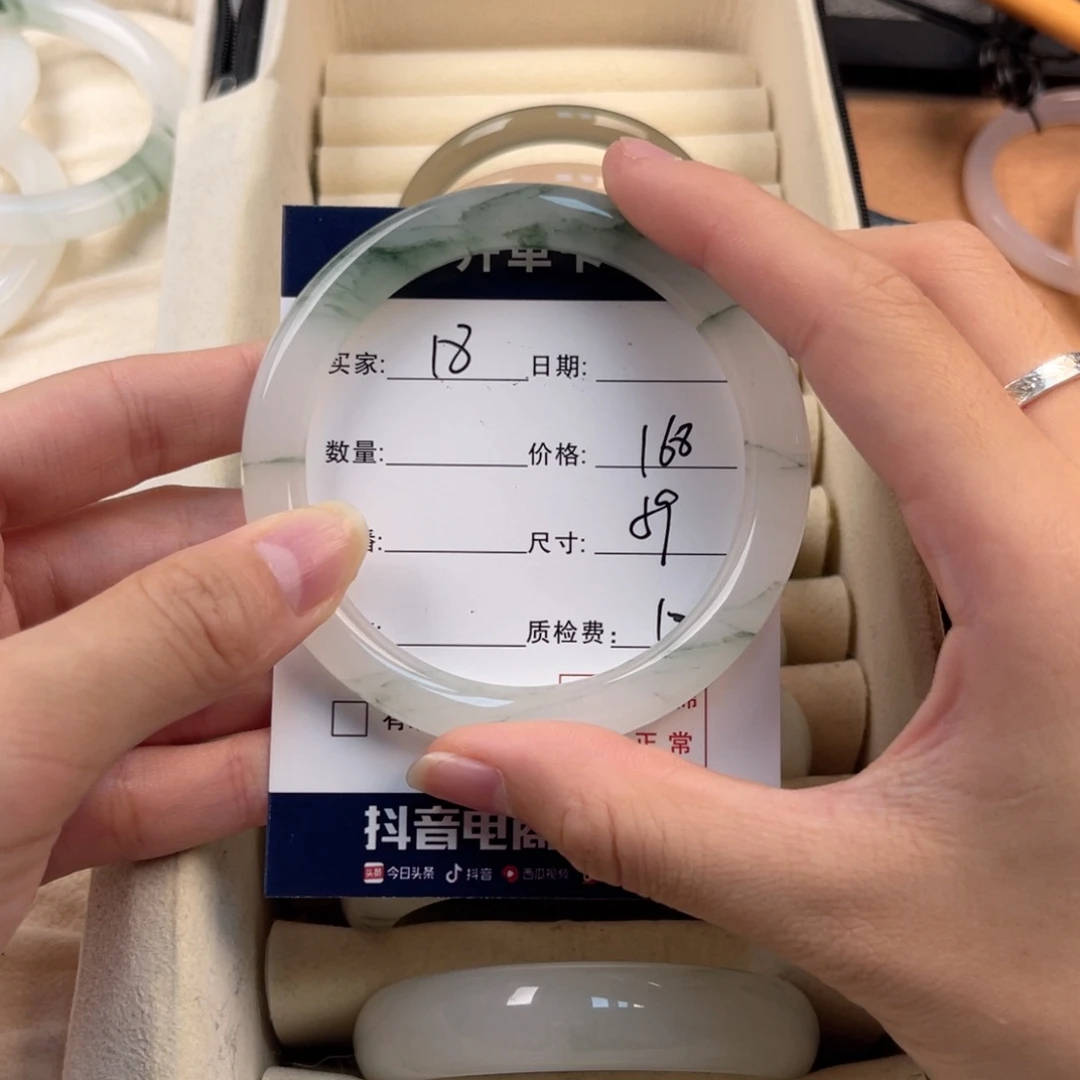石英质玉手镯未镶嵌