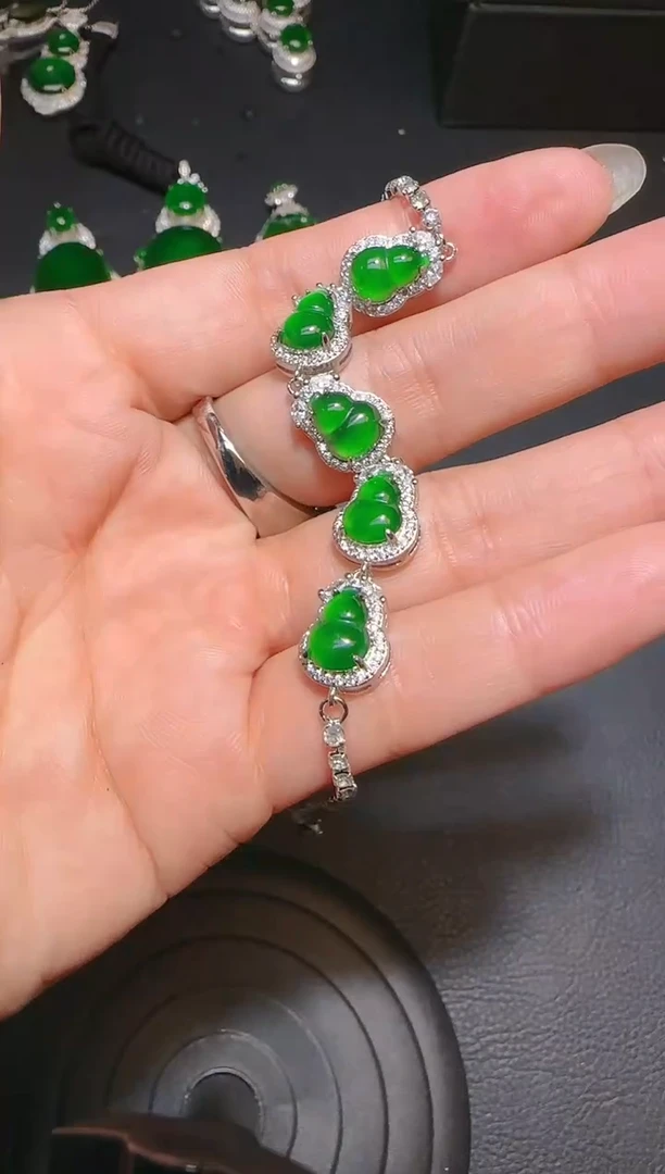 【闪购商品】定制翡翠未镶嵌多样性发货发其一