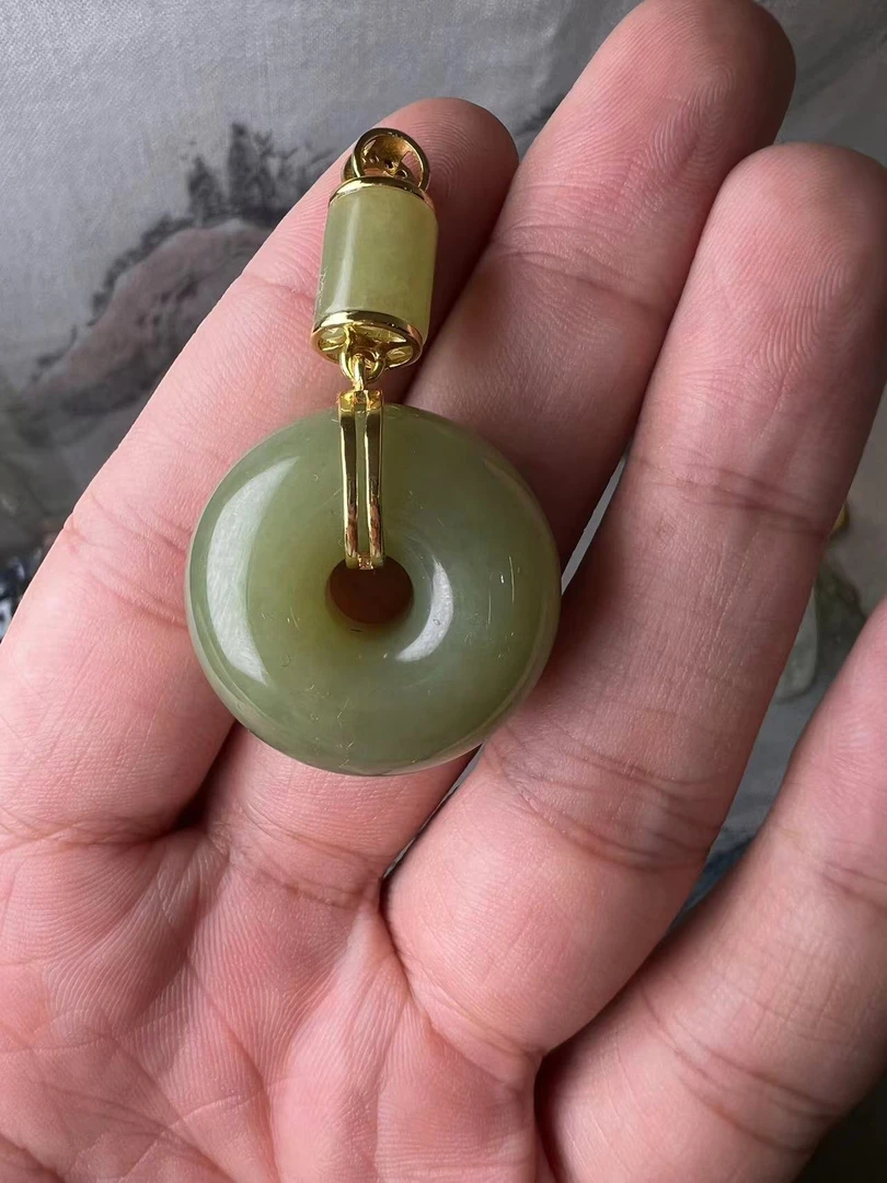精品纯手工打造亮光抛光和田玉平安扣吊坠