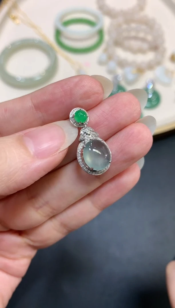 【闪购商品】翡翠吊坠(不含链)18K金镶嵌W107|3999