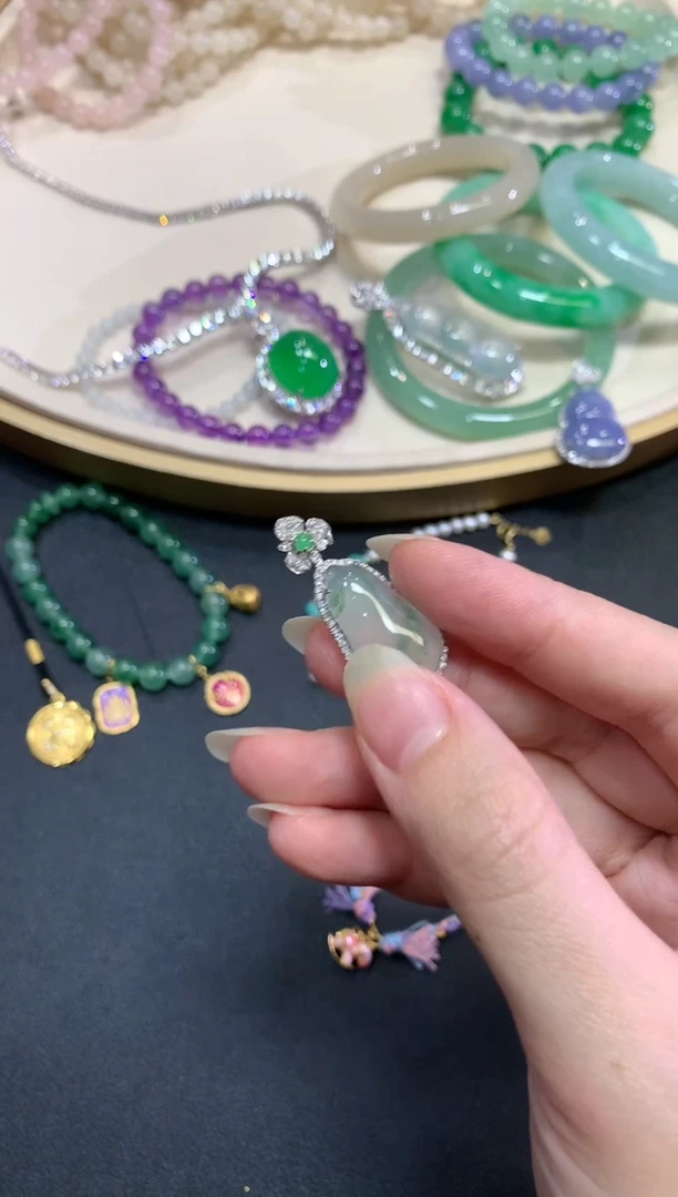 【闪购商品】翡翠吊坠(不含链)18K金镶嵌A534|3980