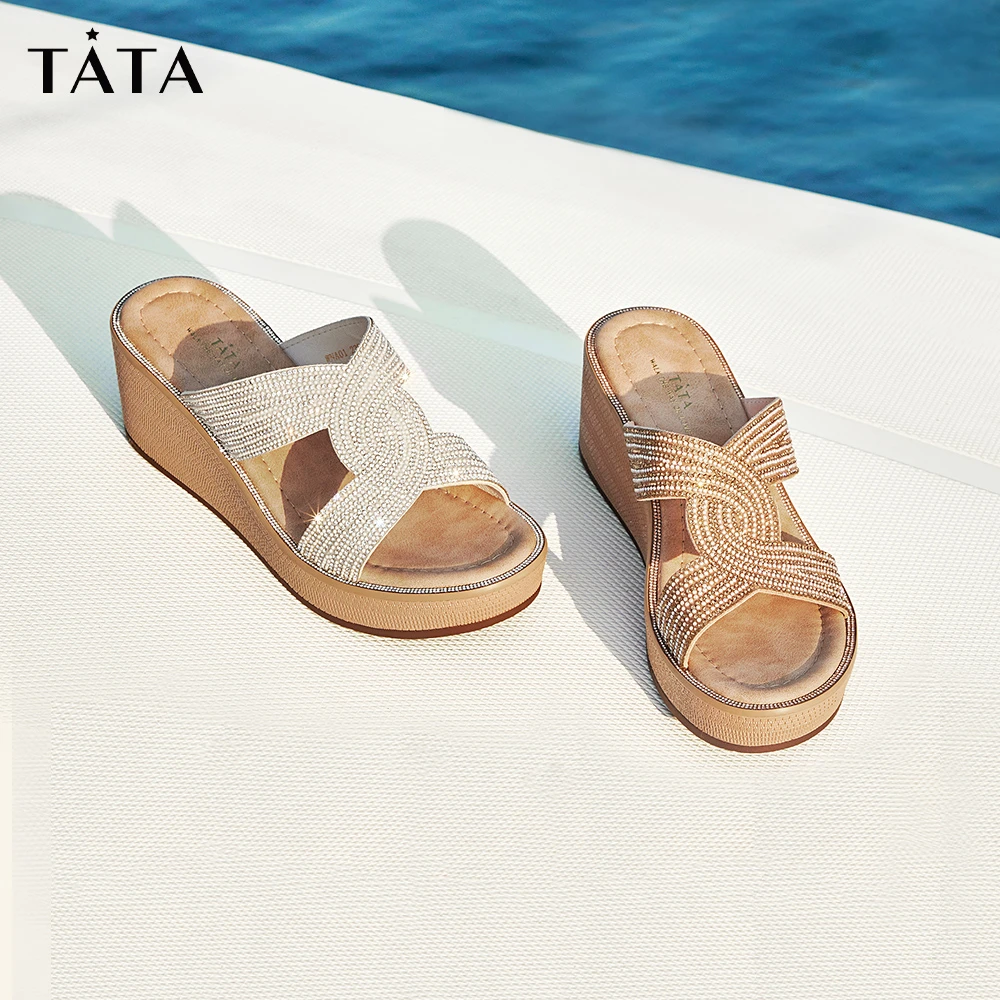 【清仓】TATA/他她夏季厚底坡跟凉拖鞋女新款休闲露趾凉鞋WNA01BT2