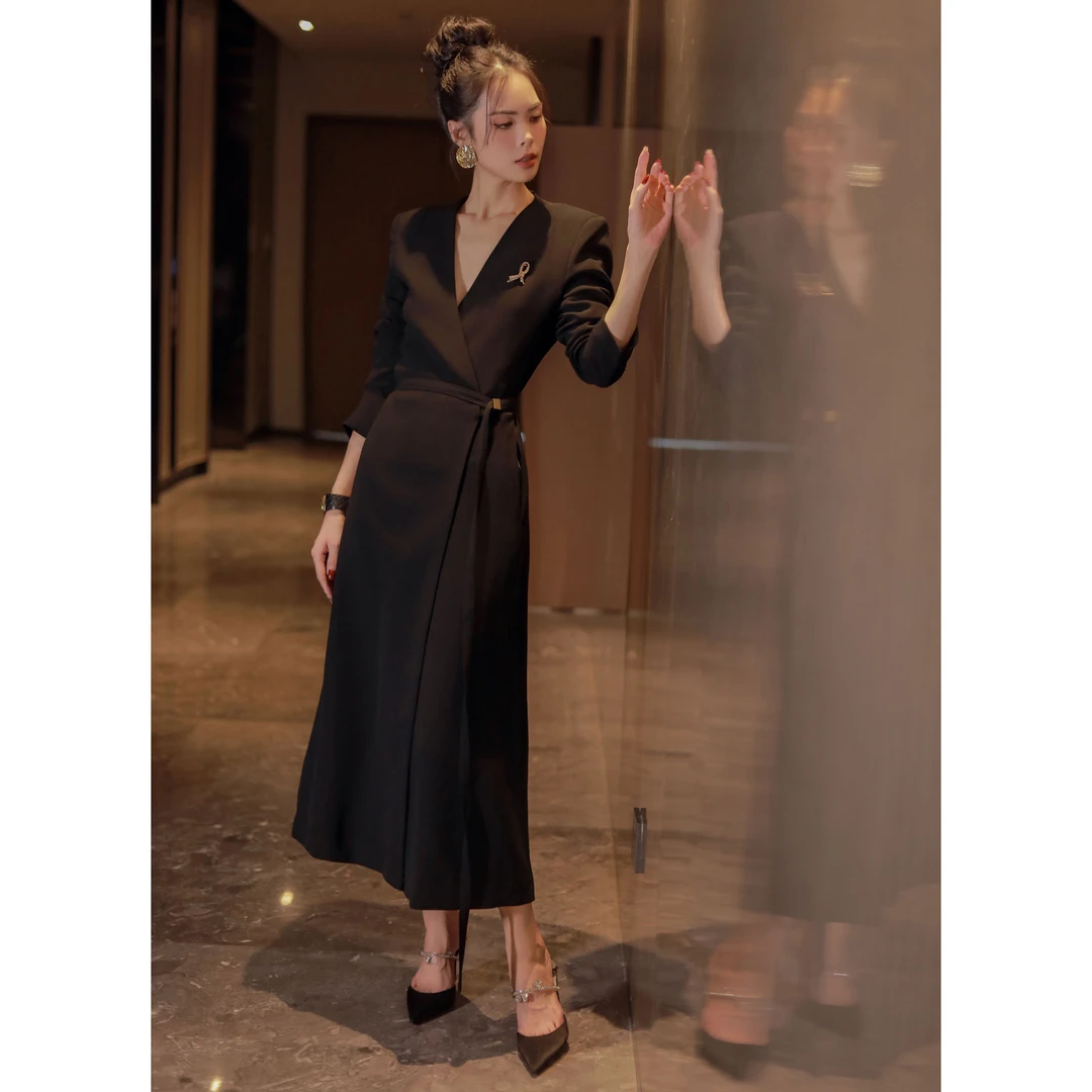 【TW】2025秋季新款高级感气质显瘦V领时尚黑色西装女士连衣裙1801