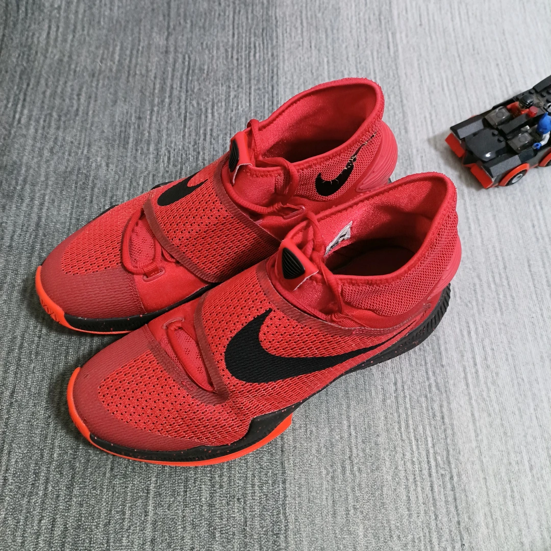 43码/耐克nike hyperrev大学红篮球鞋/二手无原盒/公价1999