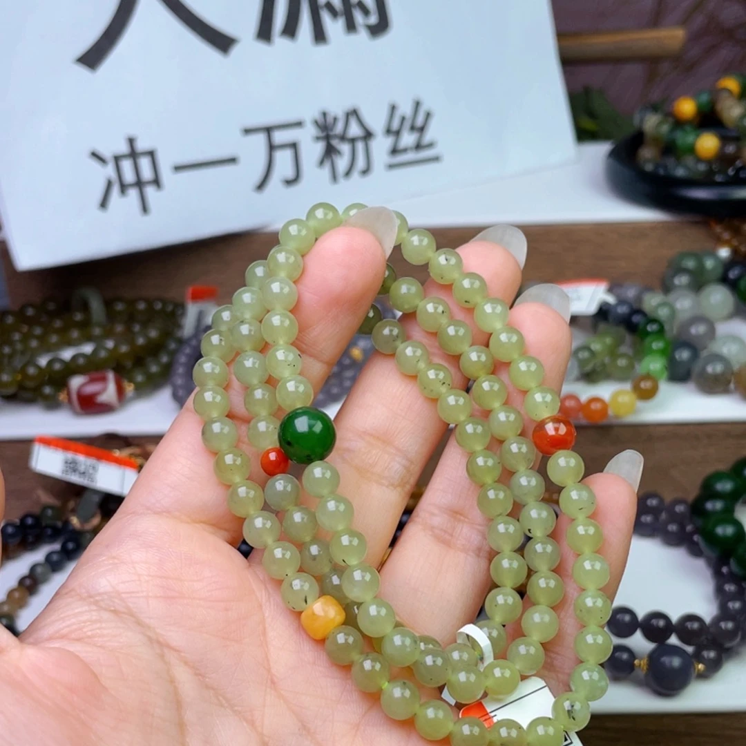 和田玉颈饰未镶嵌黄口青花