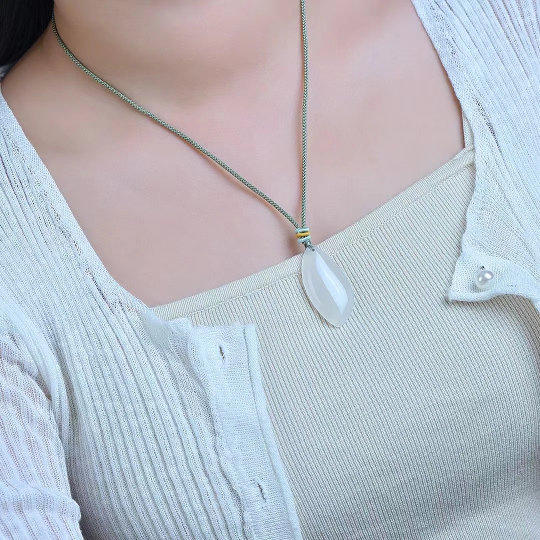 天然高冰玉髓柳叶吊坠勃勃生机挂件事业有成女士颈坠