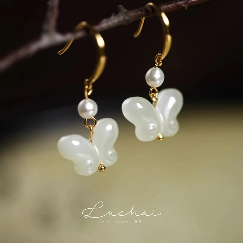 和田玉蝴蝶耳钩天然淡水小珍珠耳环2024新款爆款高级感轻奢耳饰女