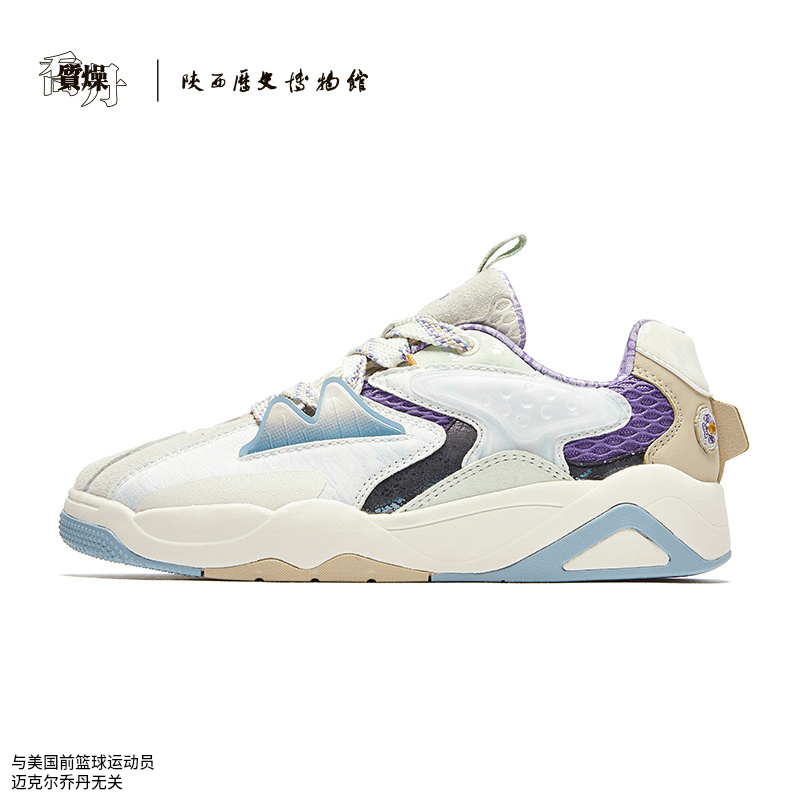 中国乔丹质燥女鞋2023春时尚大众潮流运动休闲百搭板鞋LM42220502