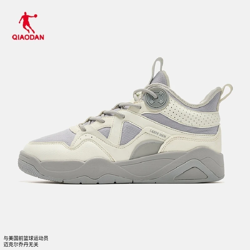 乔丹官方正品2024年门店新款秋季女运动透气百搭板鞋GM32220511