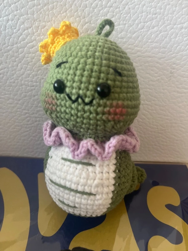 手工钩织皇冠小蛇