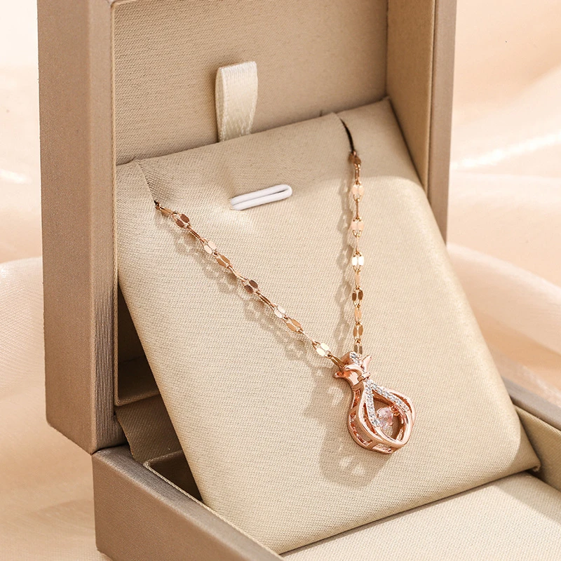 钛钢项链 时尚轻奢款小女人香包吊坠高级感灵动福袋项链不掉色女