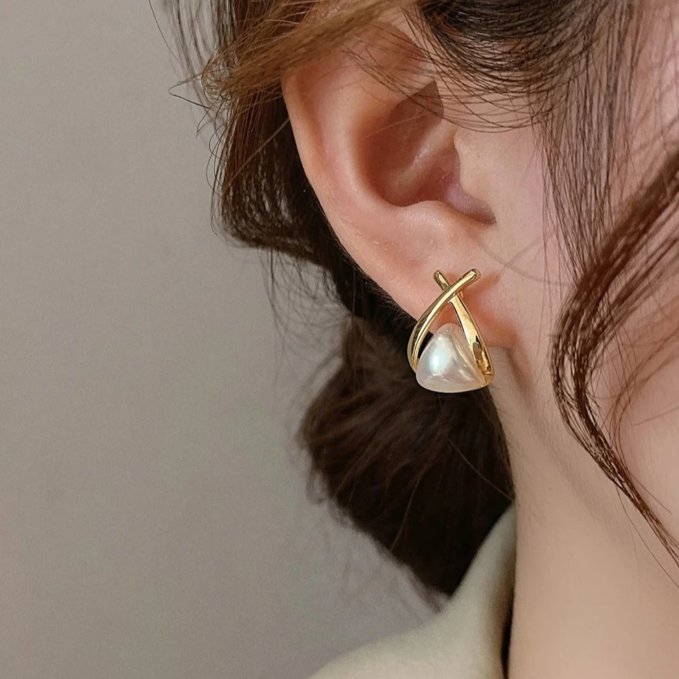 钛钢仿珍珠耳饰 交叉珠珠耳钉女高级感法式时尚轻奢潮气质耳环ins