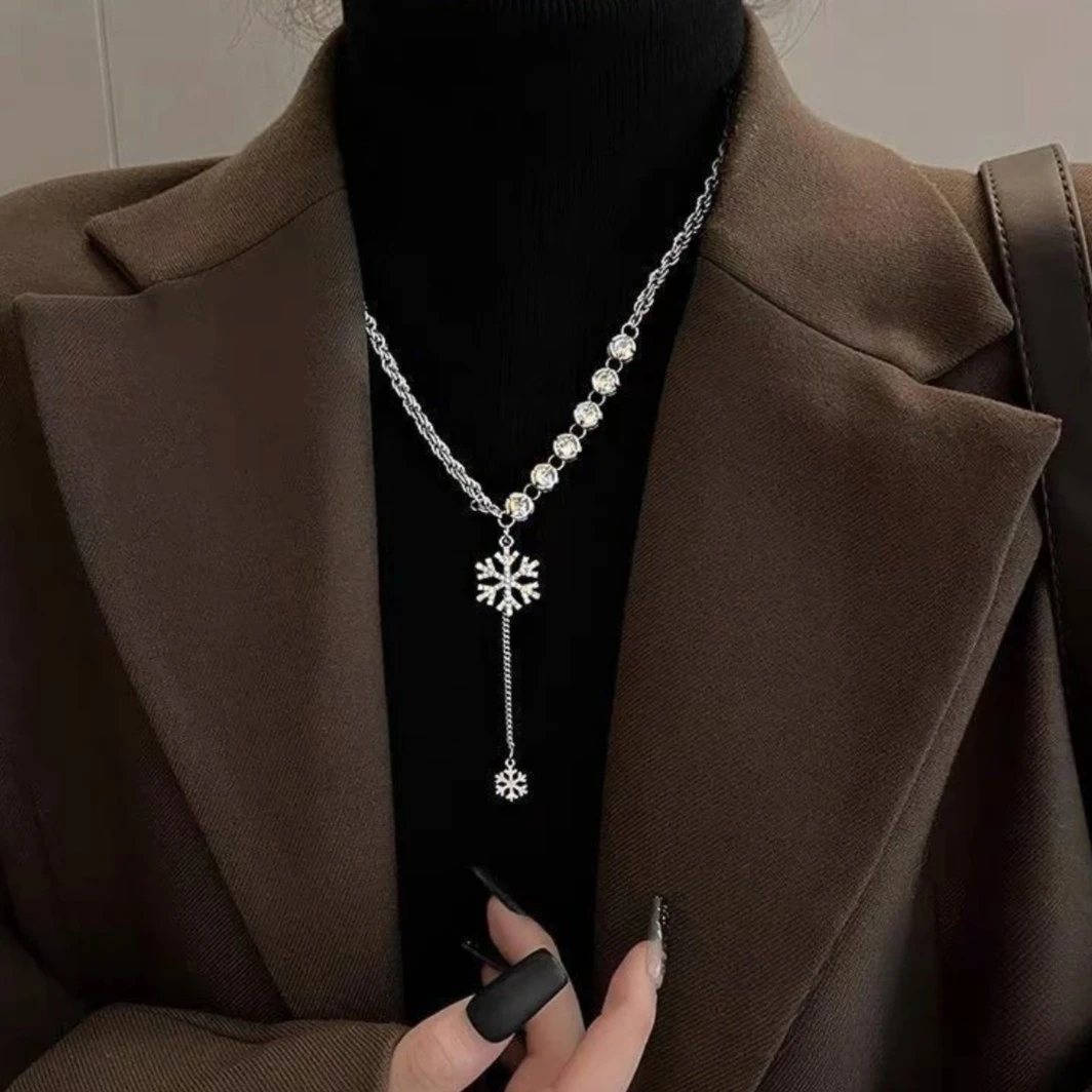 钛钢合成锆石项链 不掉色火爆新款雪花长款毛衣链女秋冬小众设计