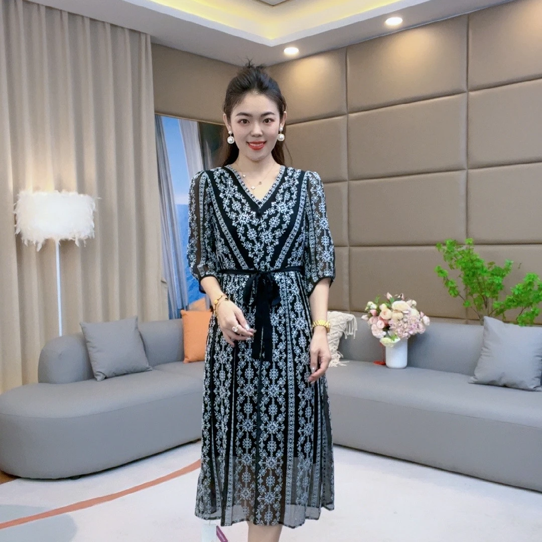 【火火精选】刺绣雪花图案法式V领气质时尚女士桑蚕丝连衣裙 90291