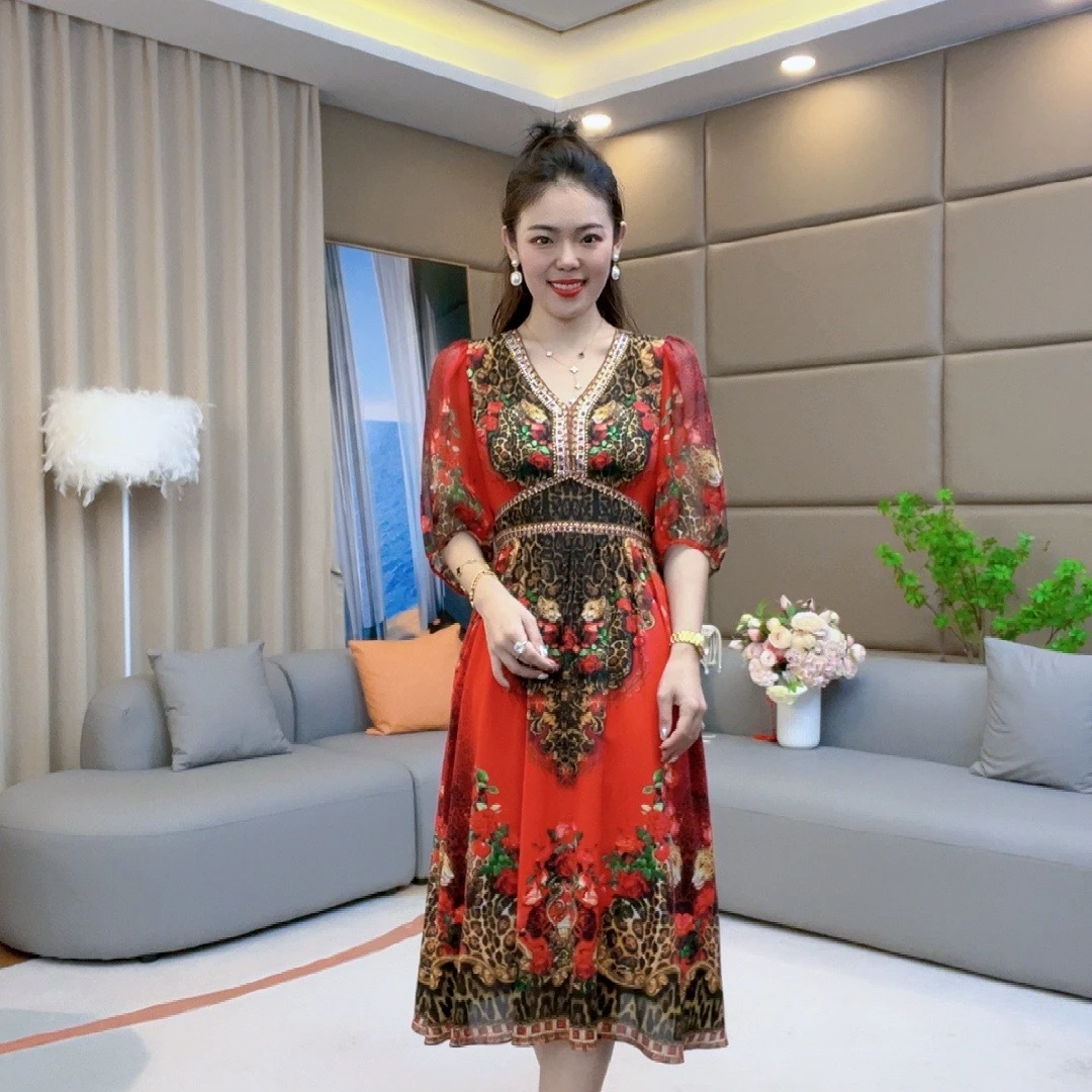 【火火精选】“金钱豹”法式V领烫钻重工气质收腰桑蚕丝连衣裙  90431