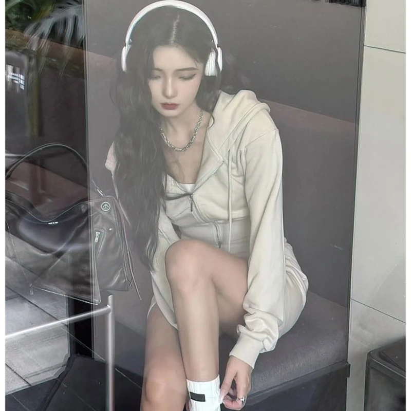 春秋季设计感显瘦休闲百搭短款连帽卫衣外套短裙两件套女装小个子