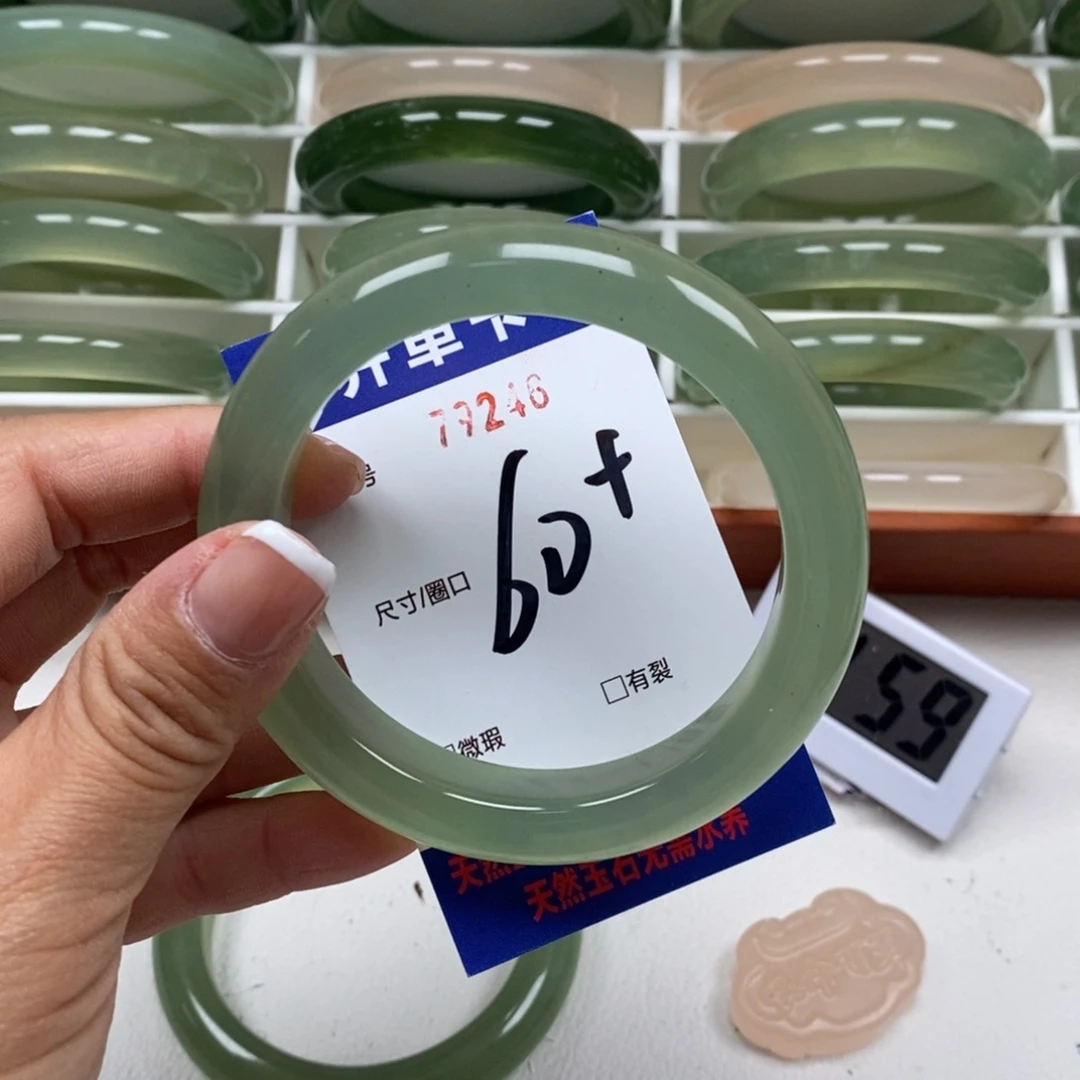蛇纹石玉手镯未镶嵌i****3