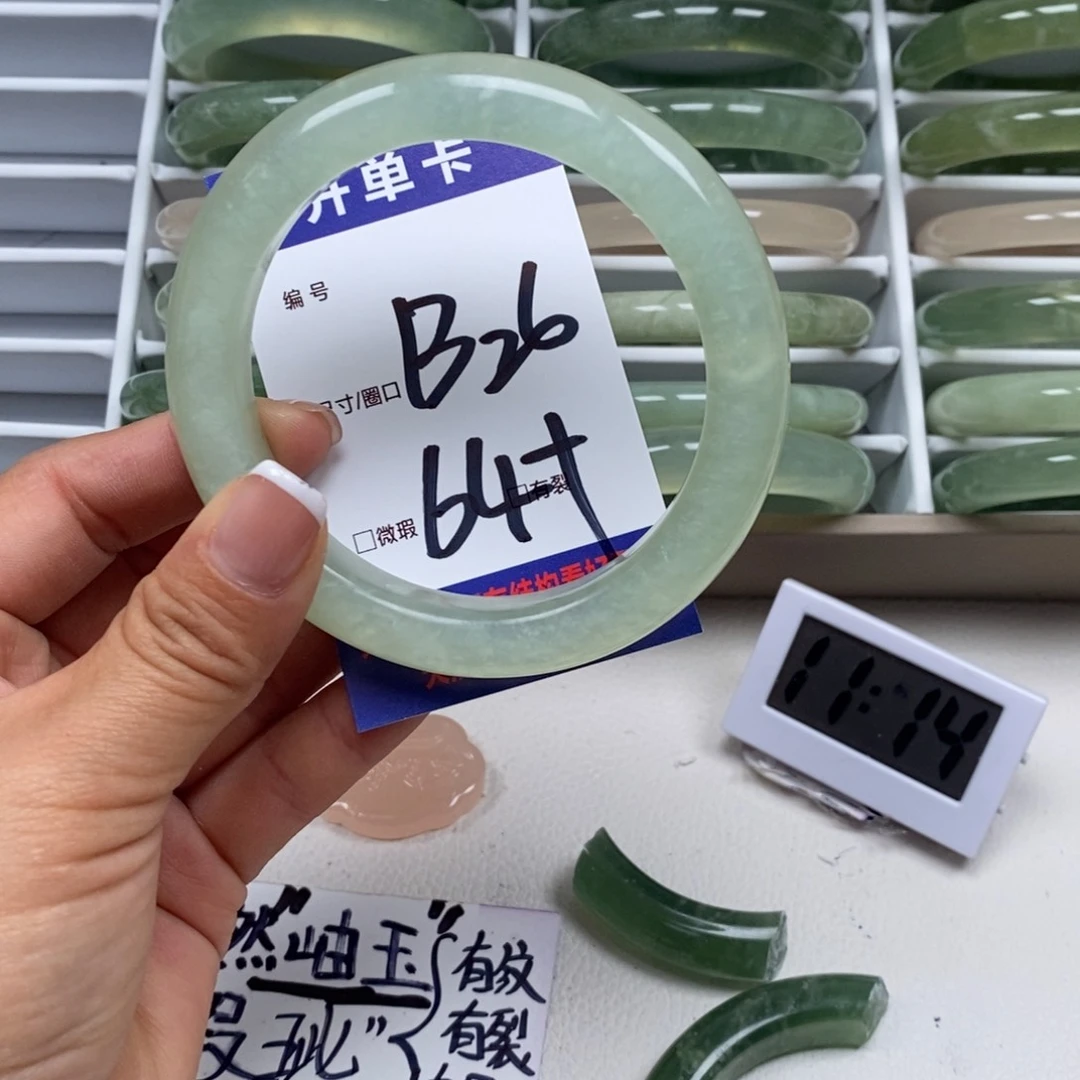 蛇纹石玉手镯未镶嵌