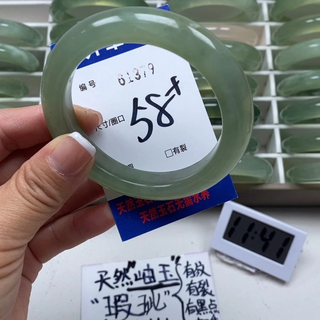 蛇纹石玉手镯未镶嵌