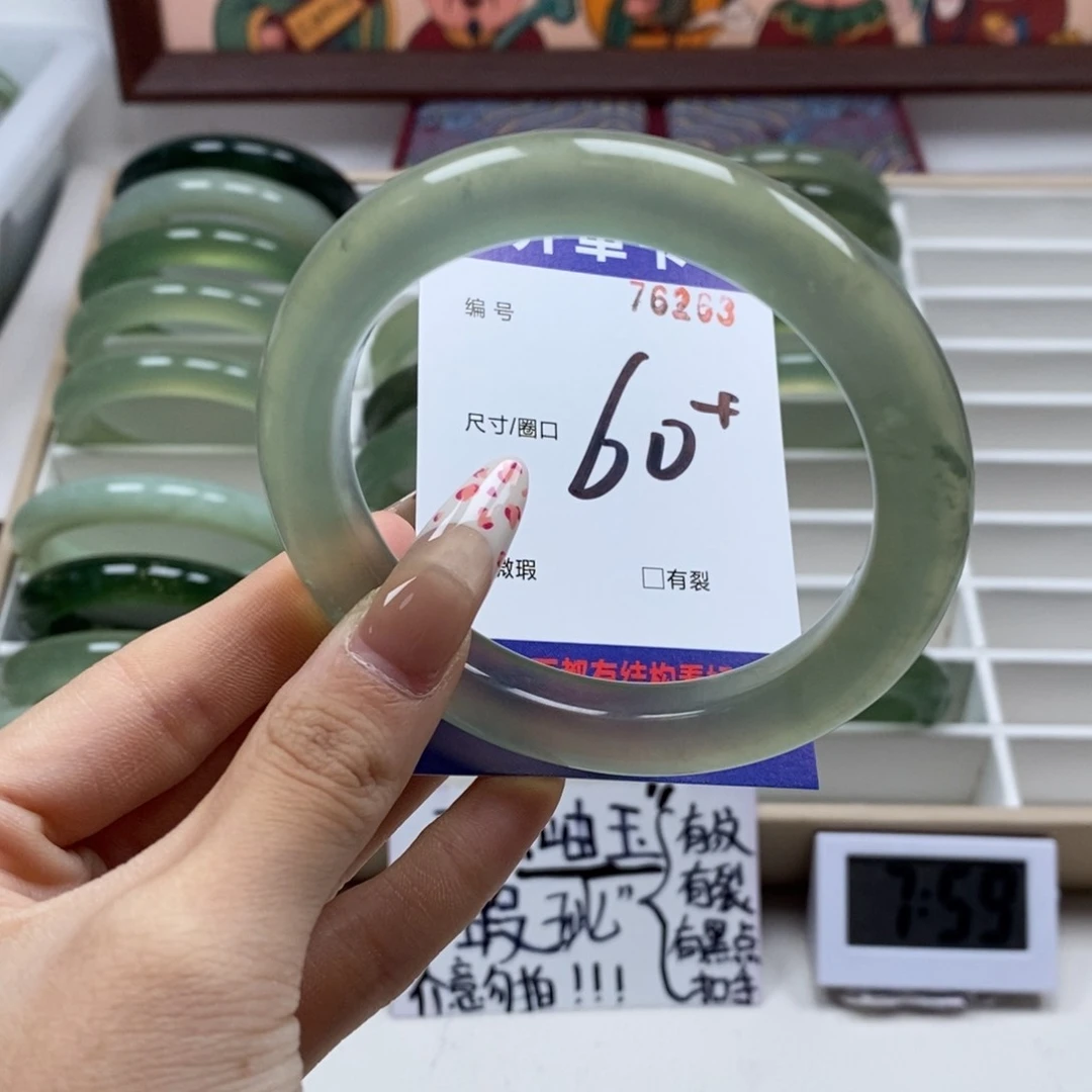 蛇纹石玉手镯未镶嵌
