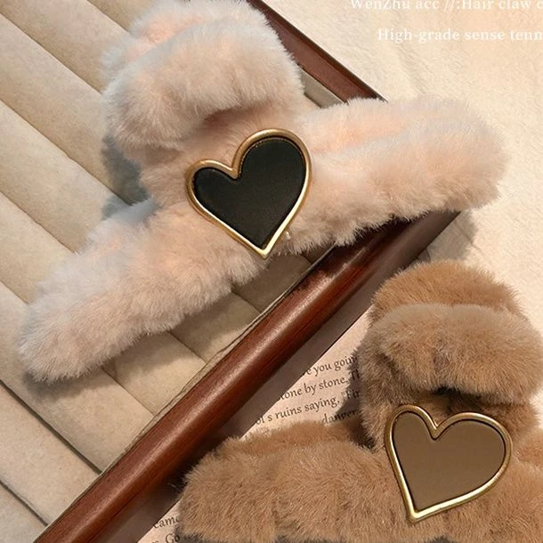 爱心毛毛抓夹女秋冬季新款毛绒后脑勺鲨鱼夹盘发夹子头饰发夹大号
