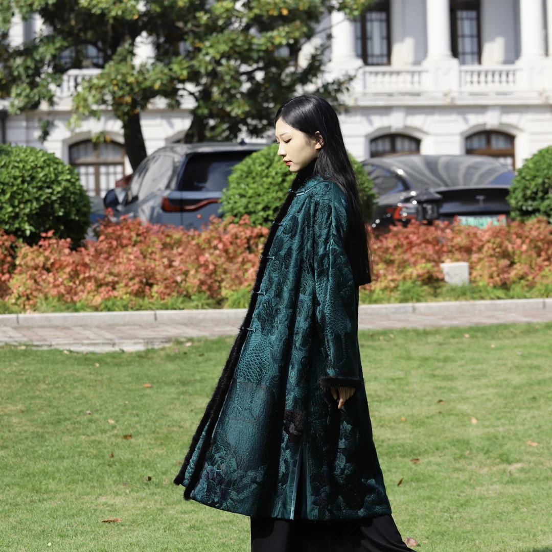 龍熹堂｜手工刺绣经典孔雀牡丹图湘绣本色绣高端精品大衣