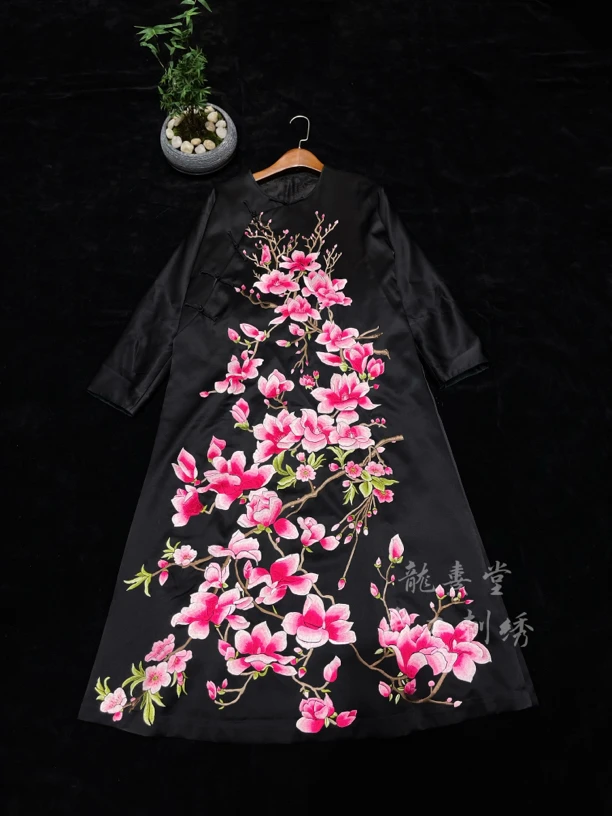 龍熹堂|手工刺绣玉兰花图京绣细绣重工高端精品长袍