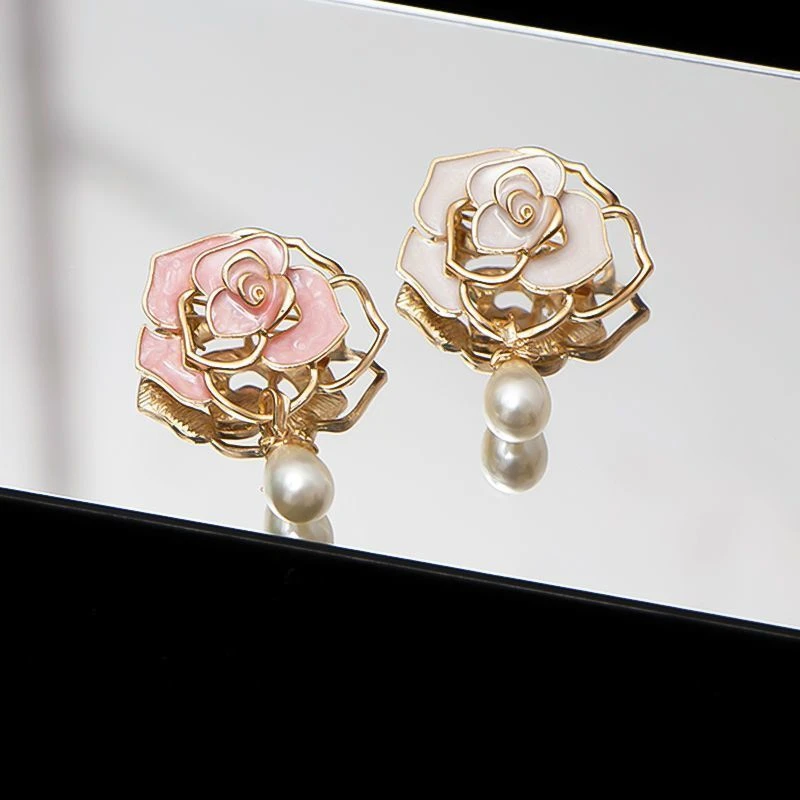 合金胸针 山茶花胸针女轻奢流苏珍珠胸花 小香风气质西装大衣配饰
