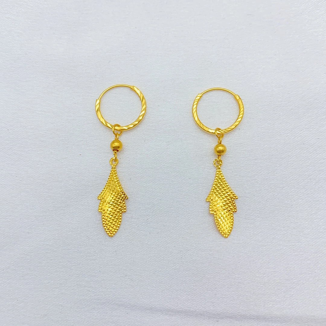 老庙足金  精工5G工艺 经典车花扭片树叶 耳圈 2.44克