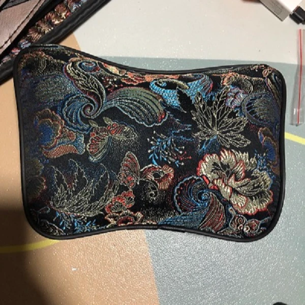 汽车头枕国风刺绣