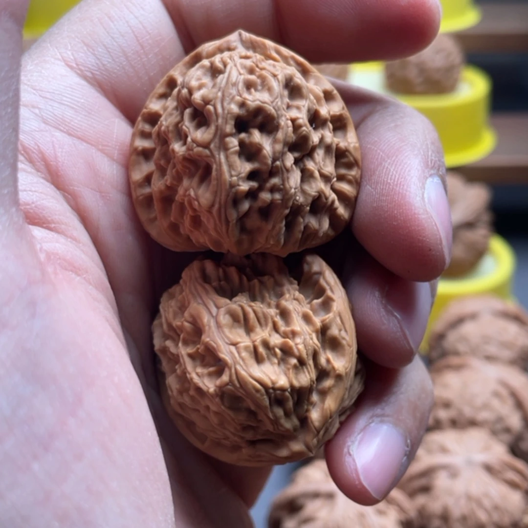 【闪购商品】文玩核桃吊坠35三角白